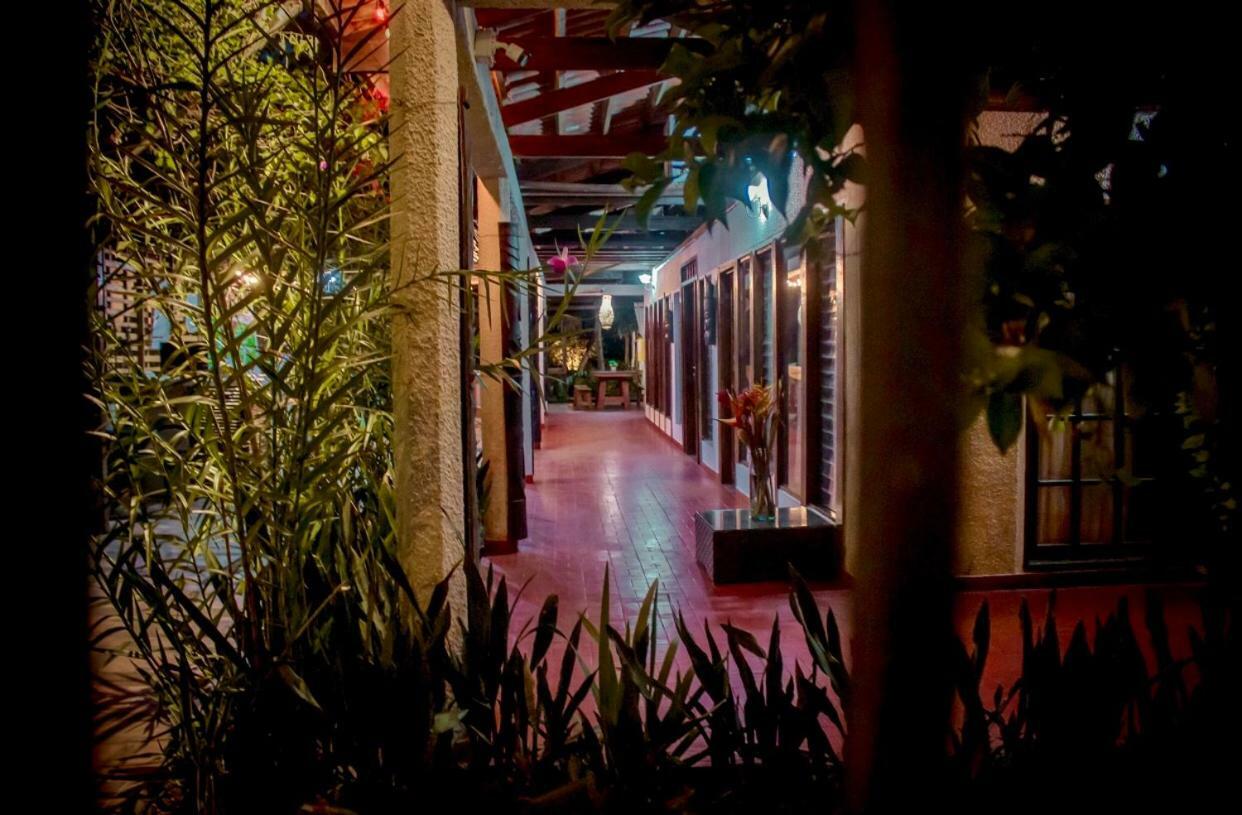 Hotel Madreselva Leticia Exterior photo